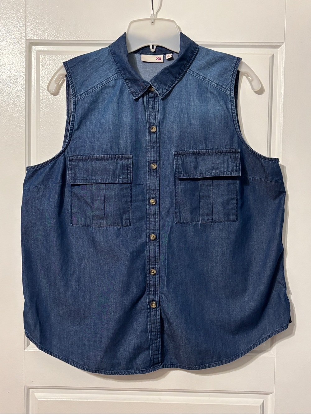 SO Blue Chambray Collared  Sleeveless Button Down Top